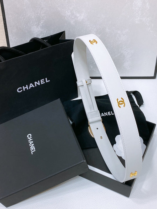 CC 30MM BELT IN WHITE SMOOTH CALFSKIN WHITE MIX BLACK METAL LOGO GOLD HARDWARE
